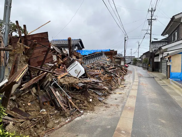能登半島地震で被害を受けた町並み