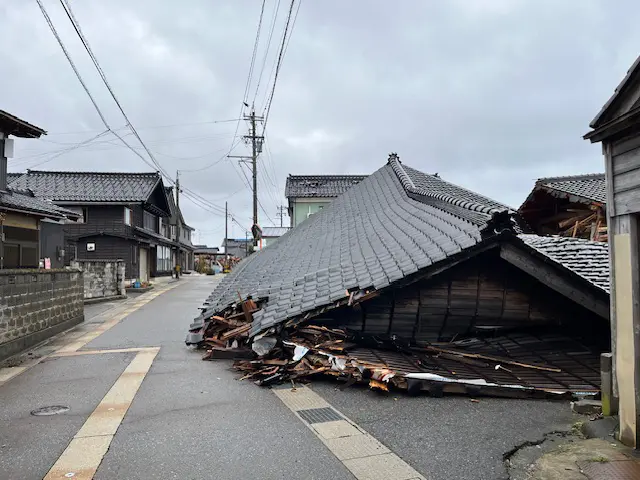 能登半島地震で被害を受けた町並み